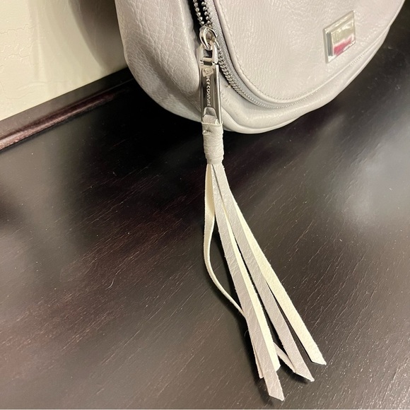 Juicy Couture Rosa vegan leather saddle bag/Crossbody adjustable strap10”x11” - Picture 4 of 15